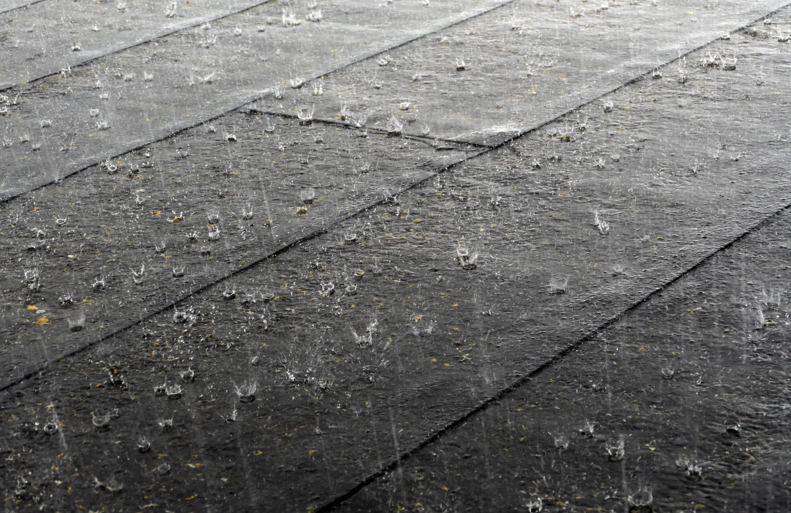 塞浦路斯八月降雨量打破124年纪录，极端天气致海难伤亡 新闻配图