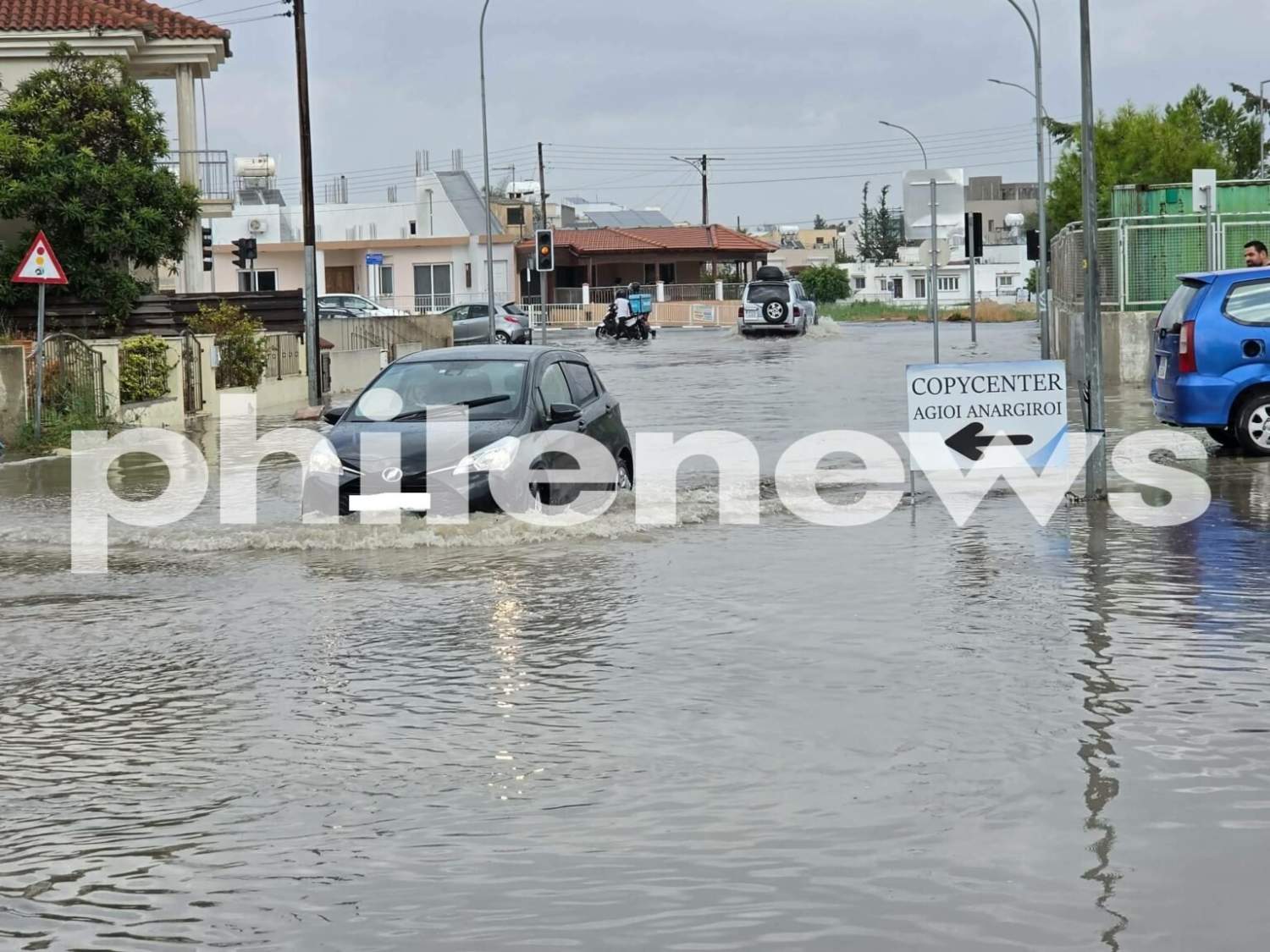 拉纳卡与阿拉迪普暴雨成灾，街道变河流地下室被淹 新闻配图