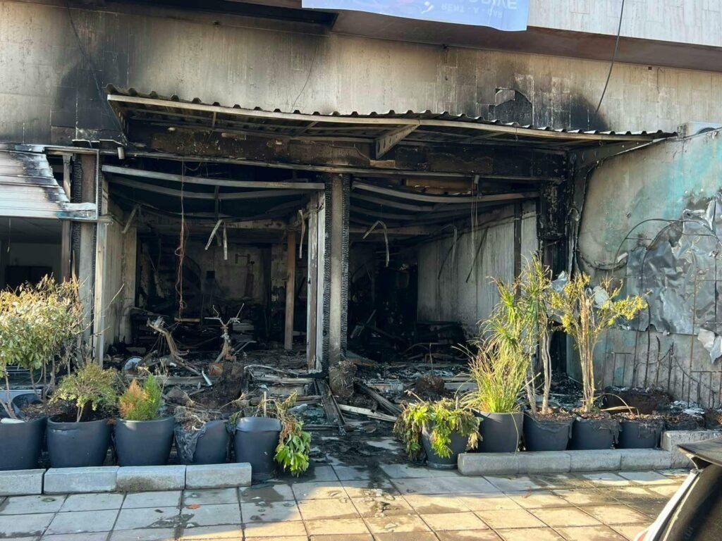 拉纳卡租车行火灾原因不明，警方初步排除人为纵火 新闻配图