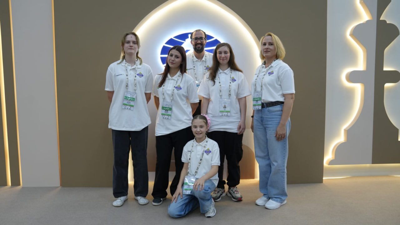 塞浦路斯女子国际象棋队 Olympiad 摘银载誉归来 新闻配图