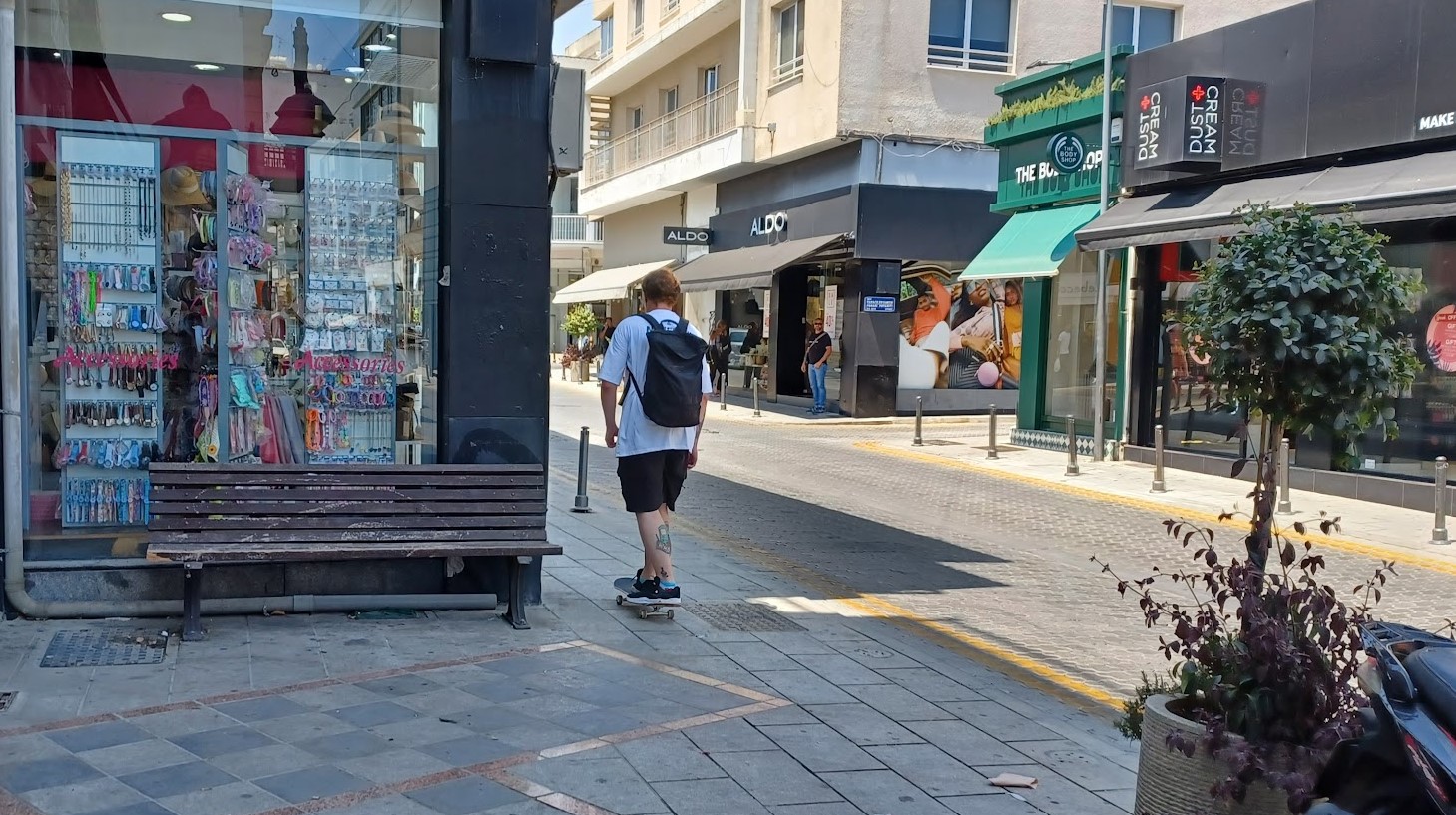 塞浦路斯零售业在强劲春季反弹后6月放缓 新闻配图