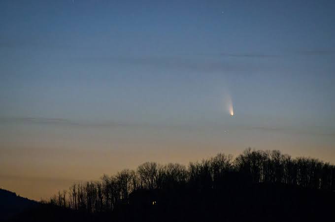 飞行员报告塞浦路斯上空出现"不明光源"，欧盟同步监测UFO报告 新闻配图